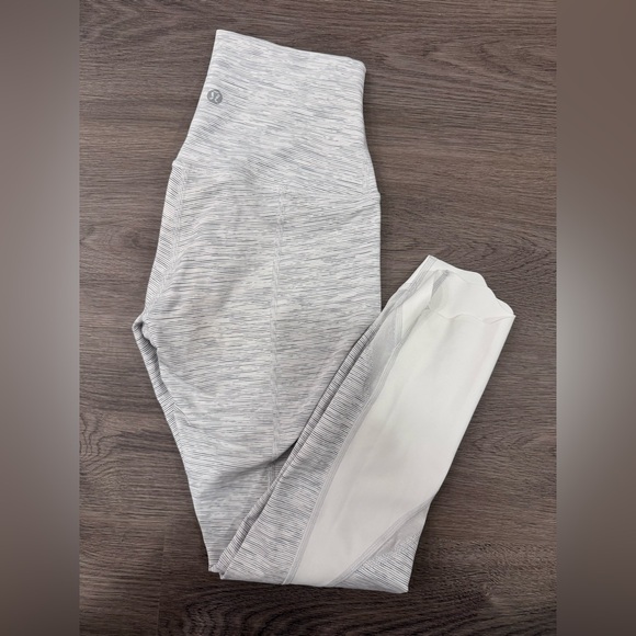 Lululemon leggings Size 2 like new condition - Picture 2 of 9